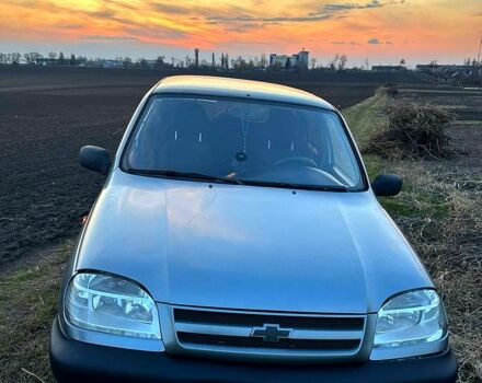 Серый Шевроле Нива, объемом двигателя 1.7 л и пробегом 240 тыс. км за 3400 $, фото 4 на Automoto.ua