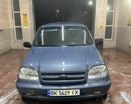 Сірий Шевроле Нива, об'ємом двигуна 1.7 л та пробігом 200 тис. км за 4600 $, фото 2 на Automoto.ua