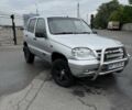 Серый Шевроле Нива, объемом двигателя 1.6 л и пробегом 186 тыс. км за 3800 $, фото 3 на Automoto.ua
