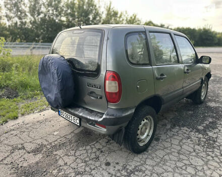 Серый Шевроле Нива, объемом двигателя 1.69 л и пробегом 195 тыс. км за 2400 $, фото 9 на Automoto.ua