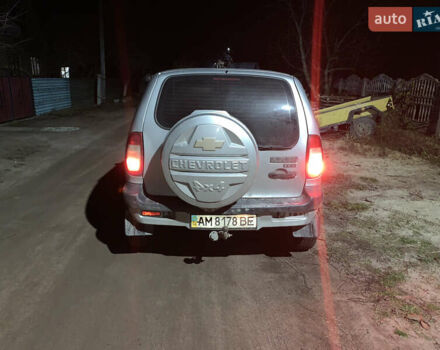 Серый Шевроле Нива, объемом двигателя 1.69 л и пробегом 175 тыс. км за 3000 $, фото 3 на Automoto.ua