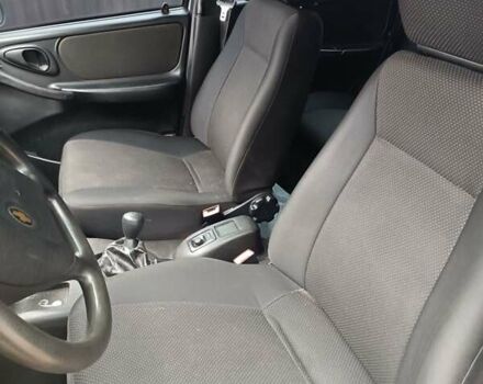 Серый Шевроле Нива, объемом двигателя 1.7 л и пробегом 193 тыс. км за 3000 $, фото 9 на Automoto.ua