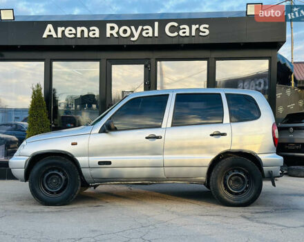 Сірий Шевроле Нива, об'ємом двигуна 1.7 л та пробігом 410 тис. км за 3850 $, фото 4 на Automoto.ua