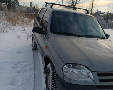 Серый Шевроле Нива, объемом двигателя 0 л и пробегом 140 тыс. км за 3600 $, фото 6 на Automoto.ua