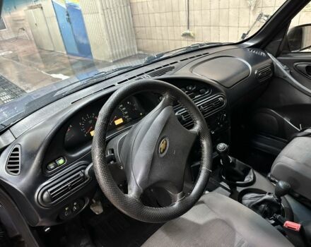 Сірий Шевроле Нива, об'ємом двигуна 1.7 л та пробігом 200 тис. км за 4600 $, фото 6 на Automoto.ua