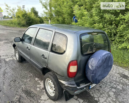 Серый Шевроле Нива, объемом двигателя 1.69 л и пробегом 195 тыс. км за 2400 $, фото 7 на Automoto.ua