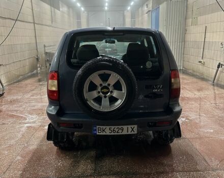 Сірий Шевроле Нива, об'ємом двигуна 1.7 л та пробігом 200 тис. км за 4600 $, фото 5 на Automoto.ua