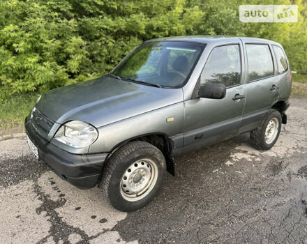 Серый Шевроле Нива, объемом двигателя 1.69 л и пробегом 195 тыс. км за 2400 $, фото 3 на Automoto.ua