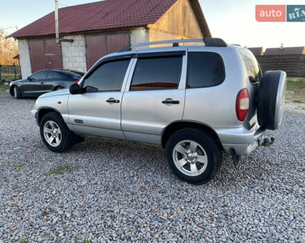 Серый Шевроле Нива, объемом двигателя 1.69 л и пробегом 270 тыс. км за 3350 $, фото 6 на Automoto.ua