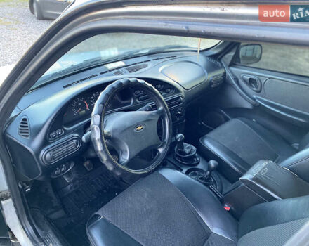 Серый Шевроле Нива, объемом двигателя 1.69 л и пробегом 270 тыс. км за 3350 $, фото 7 на Automoto.ua