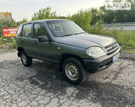 Серый Шевроле Нива, объемом двигателя 1.69 л и пробегом 195 тыс. км за 2400 $, фото 13 на Automoto.ua