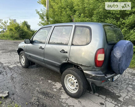Серый Шевроле Нива, объемом двигателя 1.69 л и пробегом 195 тыс. км за 2400 $, фото 6 на Automoto.ua