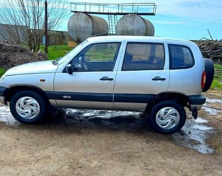 Серый Шевроле Нива, объемом двигателя 1.7 л и пробегом 220 тыс. км за 3500 $, фото 2 на Automoto.ua