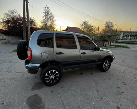 Сірий Шевроле Нива, об'ємом двигуна 1.7 л та пробігом 137 тис. км за 2700 $, фото 4 на Automoto.ua