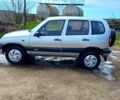 Серый Шевроле Нива, объемом двигателя 1.7 л и пробегом 220 тыс. км за 3500 $, фото 1 на Automoto.ua
