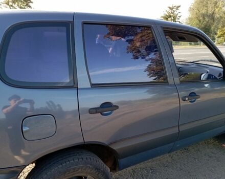 Серый Шевроле Нива, объемом двигателя 0 л и пробегом 210 тыс. км за 3500 $, фото 2 на Automoto.ua