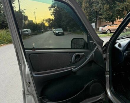 Серый Шевроле Нива, объемом двигателя 1.7 л и пробегом 165 тыс. км за 4300 $, фото 3 на Automoto.ua