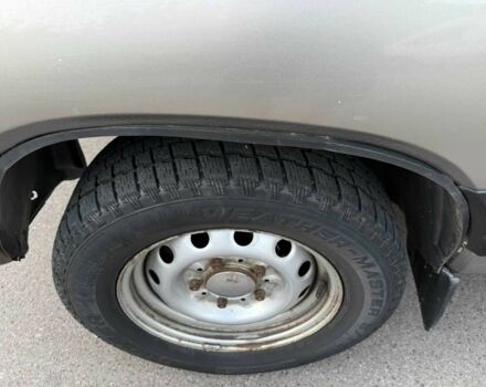 Серый Шевроле Нива, объемом двигателя 1.7 л и пробегом 165 тыс. км за 4300 $, фото 8 на Automoto.ua