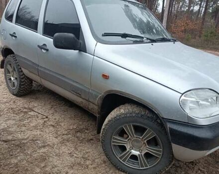 Серый Шевроле Нива, объемом двигателя 1.7 л и пробегом 193 тыс. км за 3000 $, фото 1 на Automoto.ua