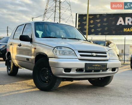 Сірий Шевроле Нива, об'ємом двигуна 1.7 л та пробігом 410 тис. км за 3850 $, фото 2 на Automoto.ua