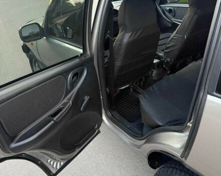 Серый Шевроле Нива, объемом двигателя 1.7 л и пробегом 165 тыс. км за 4300 $, фото 5 на Automoto.ua