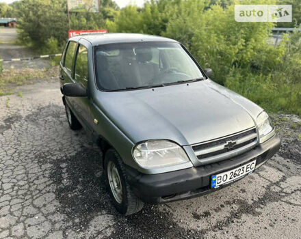 Серый Шевроле Нива, объемом двигателя 1.69 л и пробегом 195 тыс. км за 2400 $, фото 15 на Automoto.ua