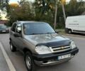 Сірий Шевроле Нива, об'ємом двигуна 1.7 л та пробігом 165 тис. км за 4300 $, фото 1 на Automoto.ua