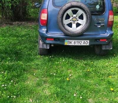 Сірий Шевроле Нива, об'ємом двигуна 1.69 л та пробігом 400 тис. км за 3200 $, фото 2 на Automoto.ua