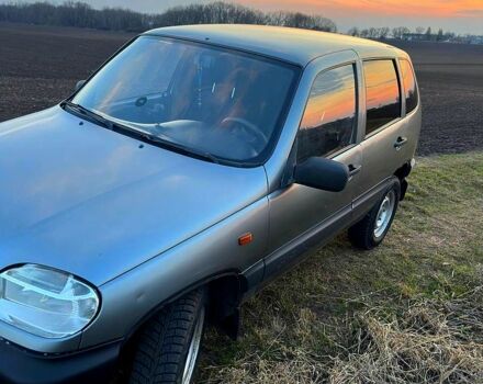 Серый Шевроле Нива, объемом двигателя 1.7 л и пробегом 240 тыс. км за 3400 $, фото 3 на Automoto.ua