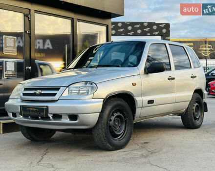 Сірий Шевроле Нива, об'ємом двигуна 1.7 л та пробігом 410 тис. км за 3850 $, фото 5 на Automoto.ua