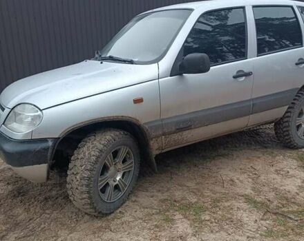 Серый Шевроле Нива, объемом двигателя 1.7 л и пробегом 193 тыс. км за 3000 $, фото 3 на Automoto.ua