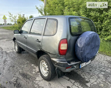 Серый Шевроле Нива, объемом двигателя 1.69 л и пробегом 195 тыс. км за 2400 $, фото 5 на Automoto.ua