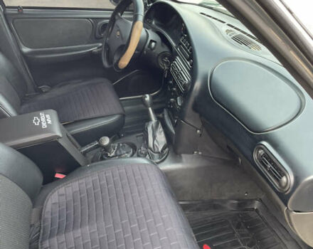 Серый Шевроле Нива, объемом двигателя 1.7 л и пробегом 140 тыс. км за 3800 $, фото 6 на Automoto.ua