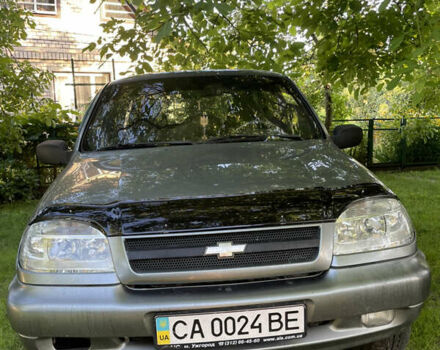 Серый Шевроле Нива, объемом двигателя 1.69 л и пробегом 165 тыс. км за 4300 $, фото 3 на Automoto.ua
