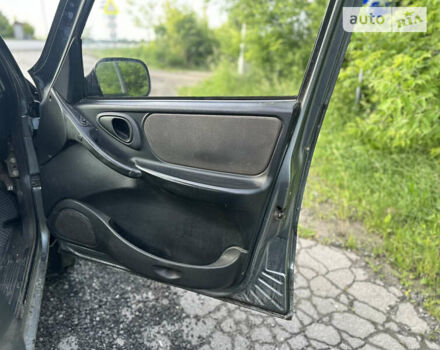 Серый Шевроле Нива, объемом двигателя 1.69 л и пробегом 195 тыс. км за 2400 $, фото 19 на Automoto.ua