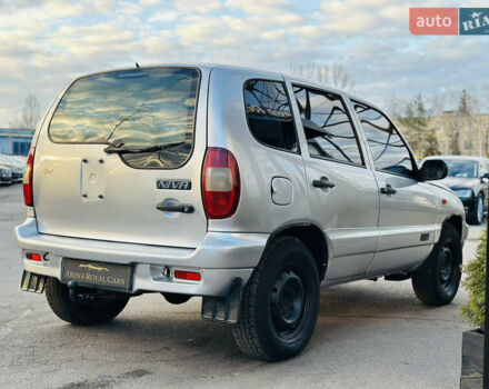 Сірий Шевроле Нива, об'ємом двигуна 1.7 л та пробігом 410 тис. км за 3850 $, фото 9 на Automoto.ua