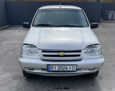 Серый Шевроле Нива, объемом двигателя 1.7 л и пробегом 140 тыс. км за 3800 $, фото 1 на Automoto.ua