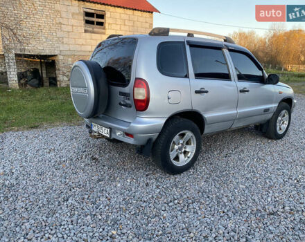 Серый Шевроле Нива, объемом двигателя 1.69 л и пробегом 270 тыс. км за 3350 $, фото 4 на Automoto.ua