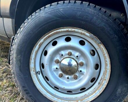 Серый Шевроле Нива, объемом двигателя 1.7 л и пробегом 240 тыс. км за 3400 $, фото 12 на Automoto.ua