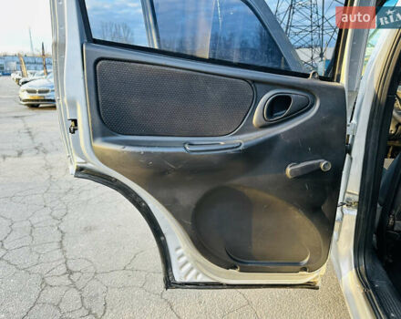 Сірий Шевроле Нива, об'ємом двигуна 1.7 л та пробігом 410 тис. км за 3850 $, фото 15 на Automoto.ua