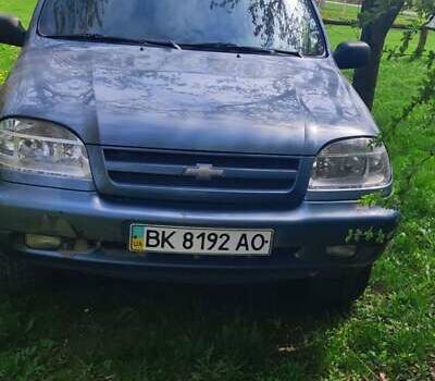 Сірий Шевроле Нива, об'ємом двигуна 1.69 л та пробігом 400 тис. км за 3200 $, фото 1 на Automoto.ua