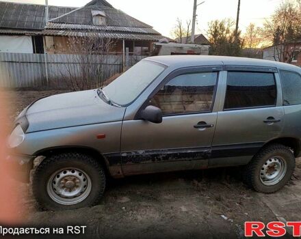 Сірий Шевроле Нива, об'ємом двигуна 1.7 л та пробігом 182 тис. км за 2000 $, фото 3 на Automoto.ua