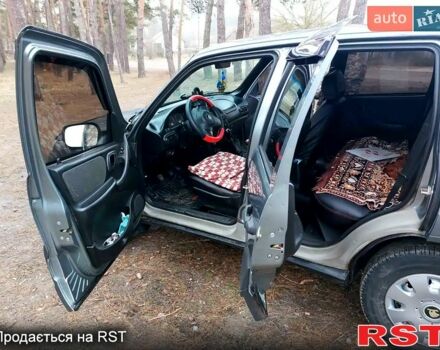 Сірий Шевроле Нива, об'ємом двигуна 17 л та пробігом 0 тис. км за 5000 $, фото 11 на Automoto.ua