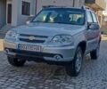 Серый Шевроле Нива, объемом двигателя 1.7 л и пробегом 140 тыс. км за 5500 $, фото 1 на Automoto.ua