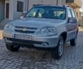 Серый Шевроле Нива, объемом двигателя 1.69 л и пробегом 140 тыс. км за 5500 $, фото 1 на Automoto.ua