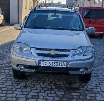 Серый Шевроле Нива, объемом двигателя 1.69 л и пробегом 140 тыс. км за 5500 $, фото 5 на Automoto.ua