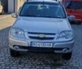 Серый Шевроле Нива, объемом двигателя 1.69 л и пробегом 140 тыс. км за 5500 $, фото 5 на Automoto.ua