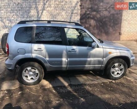 Серый Шевроле Нива, объемом двигателя 1.7 л и пробегом 250 тыс. км за 4500 $, фото 2 на Automoto.ua