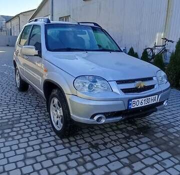 Серый Шевроле Нива, объемом двигателя 1.69 л и пробегом 140 тыс. км за 5500 $, фото 1 на Automoto.ua