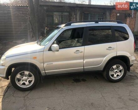 Серый Шевроле Нива, объемом двигателя 1.7 л и пробегом 250 тыс. км за 4500 $, фото 1 на Automoto.ua